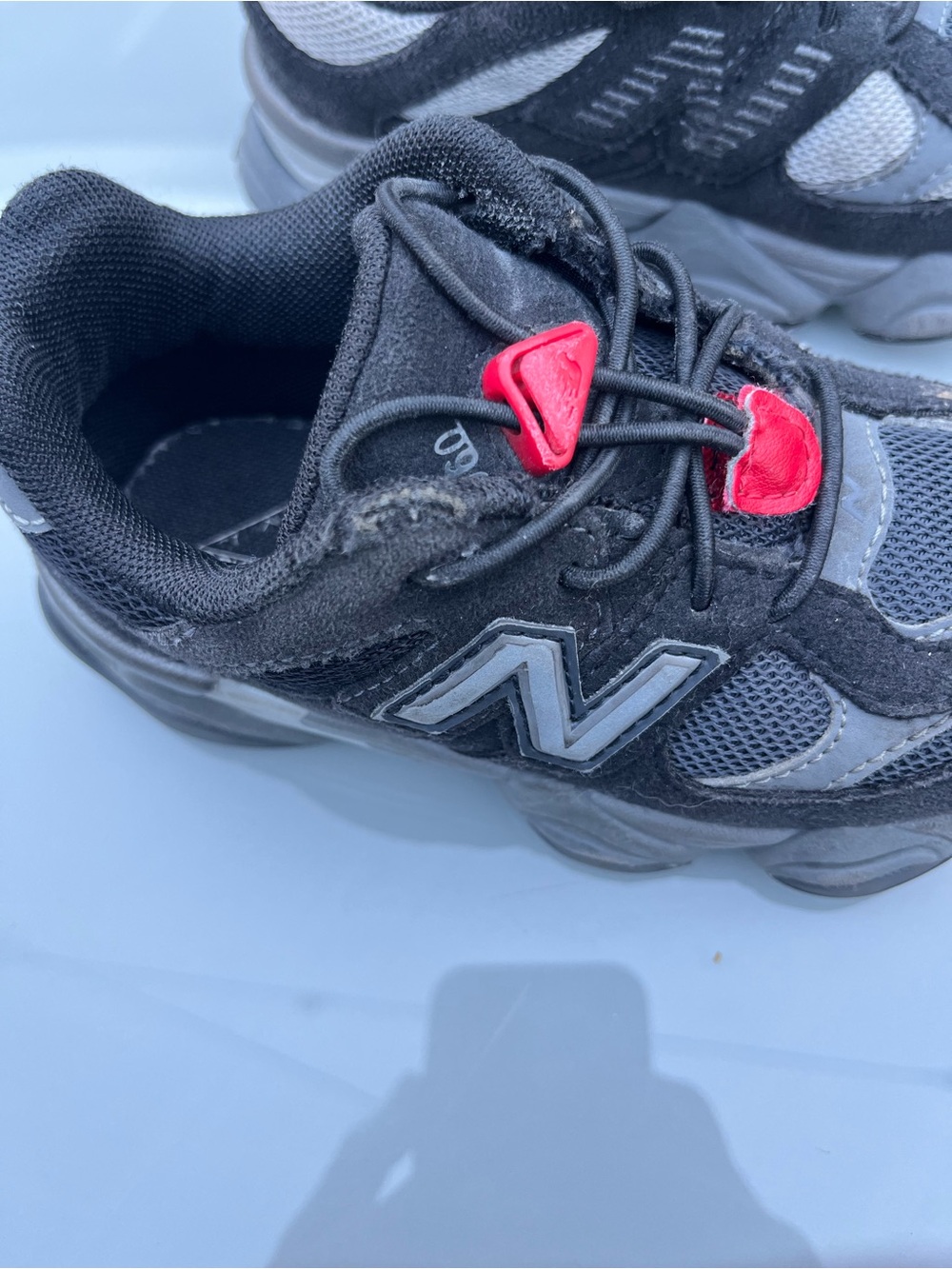 New Balance bungee Kids Black and Gray Sneakers with Red Accents - Picture 7 of 12